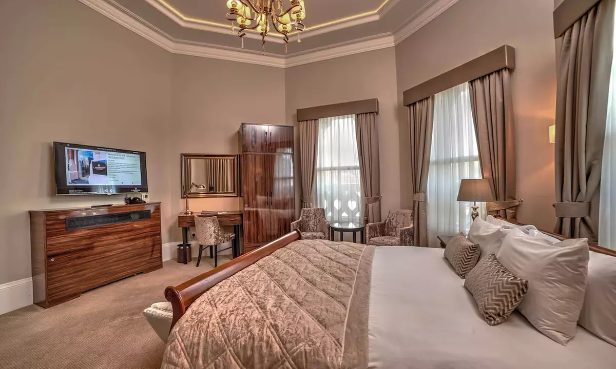 London: Elegant 4* Stay with Breakfast