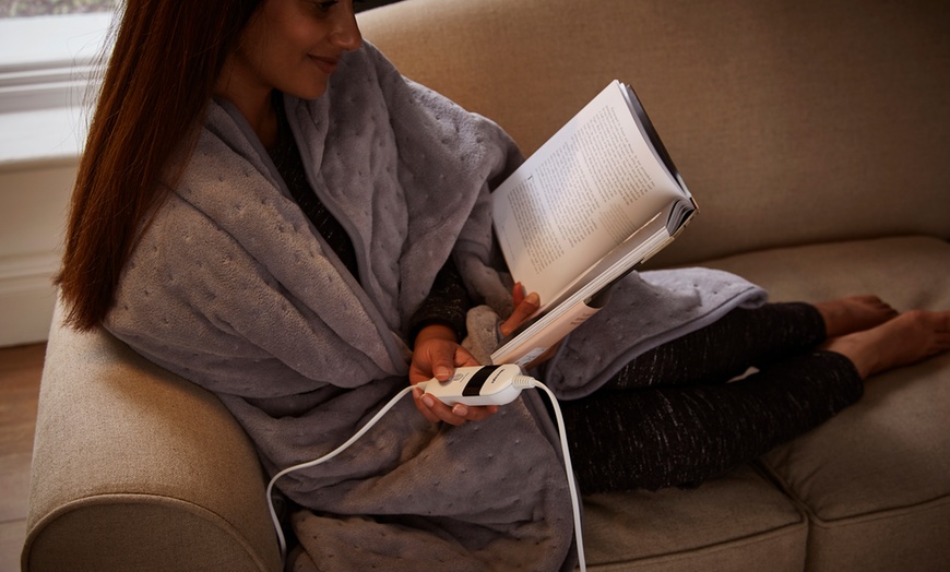 Image 5: Silentnight Luxury Heated Throw
