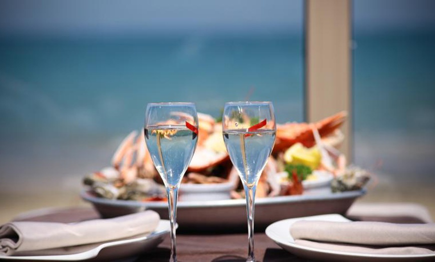 Image 3: Normandie : chambre double pour 2 avec petit-déjeuner et dîner