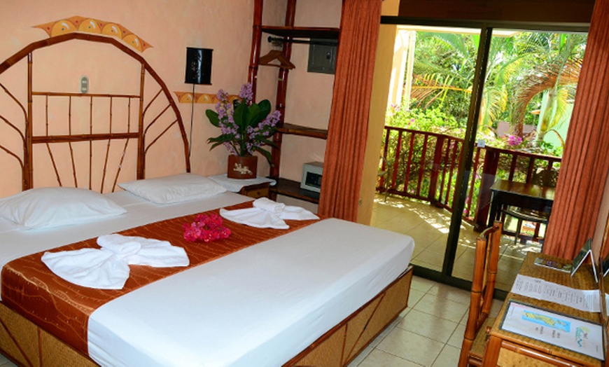 Image 7: ✈ 8-Night Costa Rica Volcano and Beach Vacation w/Air, SUV