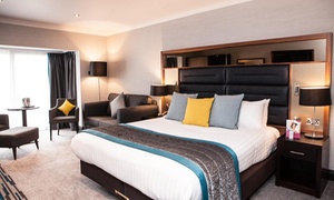 West Sussex: 4* Deluxe Room with Breakfast