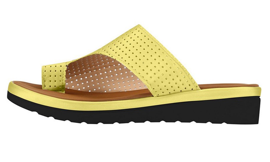 Image 4: Bunion Corrector Sandals