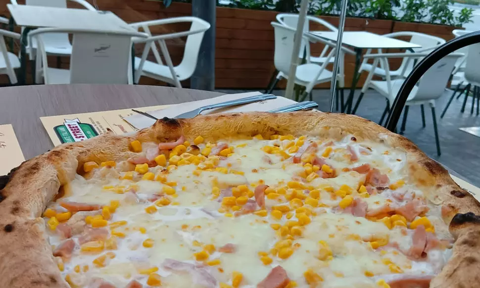 Menú con degustación de entrantes, principal, bebida y postre