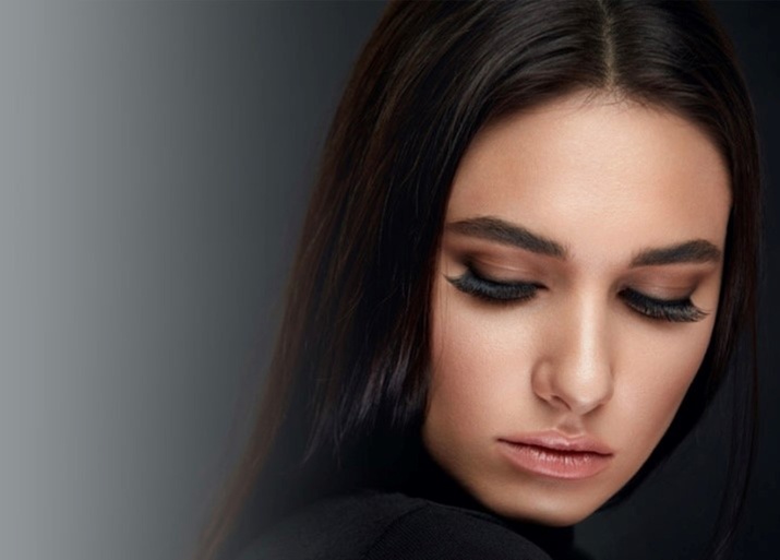 Get a Full Set of Hybrid, Mega Volume, Volume or Wispy Eyelash Extensions