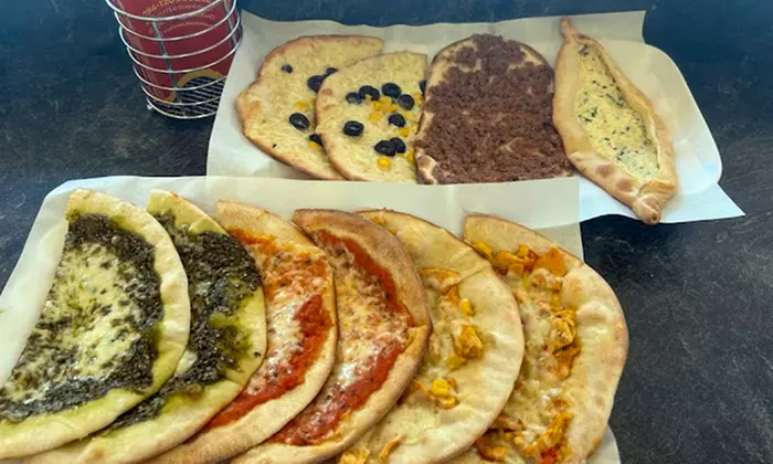 Leckere Pizza (Ø 28 cm) & Getränk (0,5l) für 1,2 o. 3 Person genießen