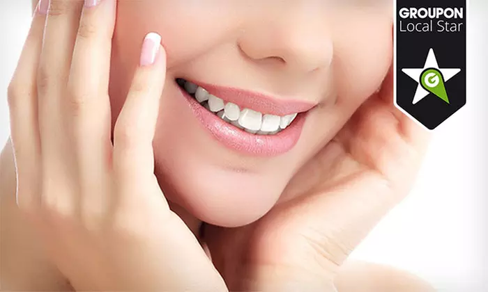 Limpieza bucal con ultrasonidos por 12,90 € y con 1 o 2 sesiones de blanqueamiento desde 59,90 € - Primary Image