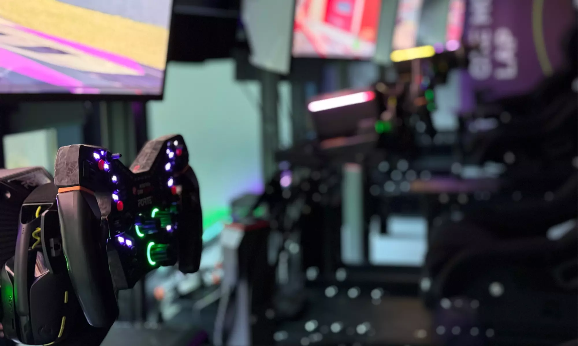 Poczuj się jak prawdziwy kierowca: sesje na symulatorach Strefy Racing