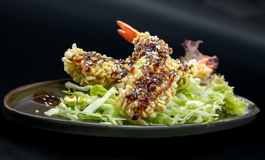 Image 5: Sushi Platte mit bis zu 100 Stück inkl. Vorspeise oder Dessert