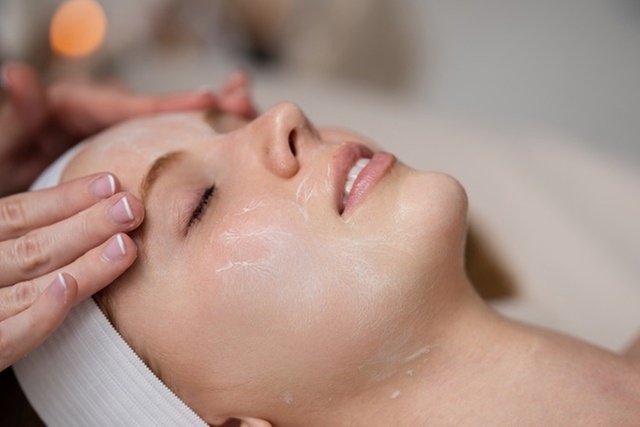 Experience Glowing Skin with a 45 or 60-Minute Hydrofacial