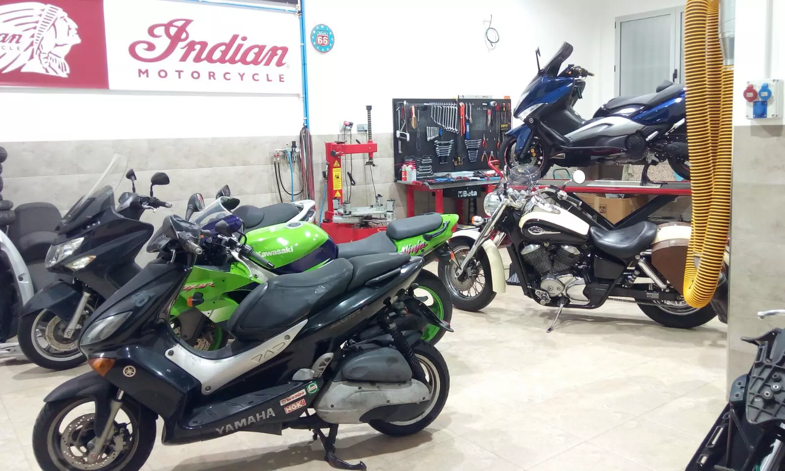 Revisión para motos con cambio de aceite en 66 Motos - Primary Image