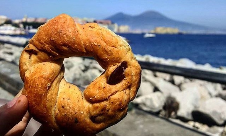 Image 2: Taralli Napoletani con sugna e pepe