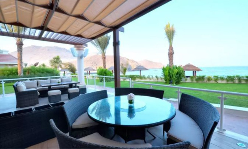 Image 3: Khor Fakkan: 1-Night 4* Stay with Breakfast