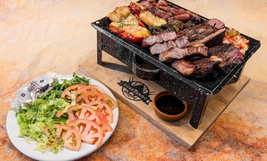 Image 1: Menú para 2 o 4 personas con entrantes, principales, postres y bebidas