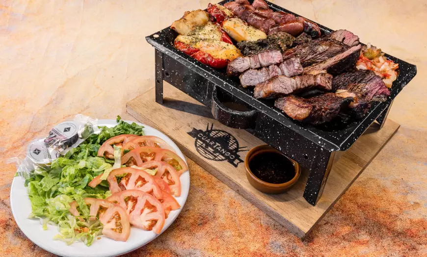 Image 1: Menú para 2 o 4 personas con entrantes, principales, postres y bebidas