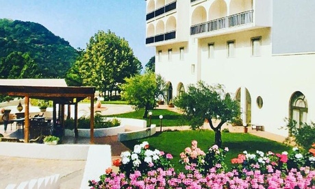 Acquappesa, Cosenza: camera Budget, colazione, cena e piscine termali per 2 presso Hotel Parco Delle Rose
