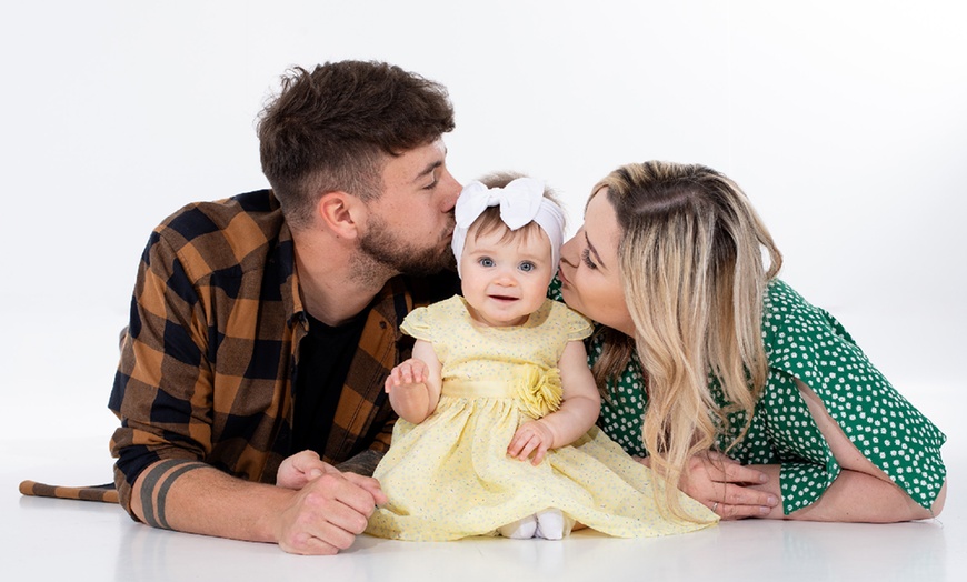 Image 6: Family Photoshoot With 8'' x 6'' Print at Barrett & Coe studios 