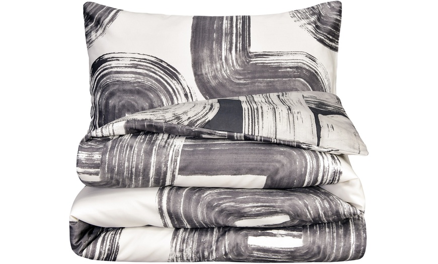 Image 8: Reversible Elemental Geo Duvet Set