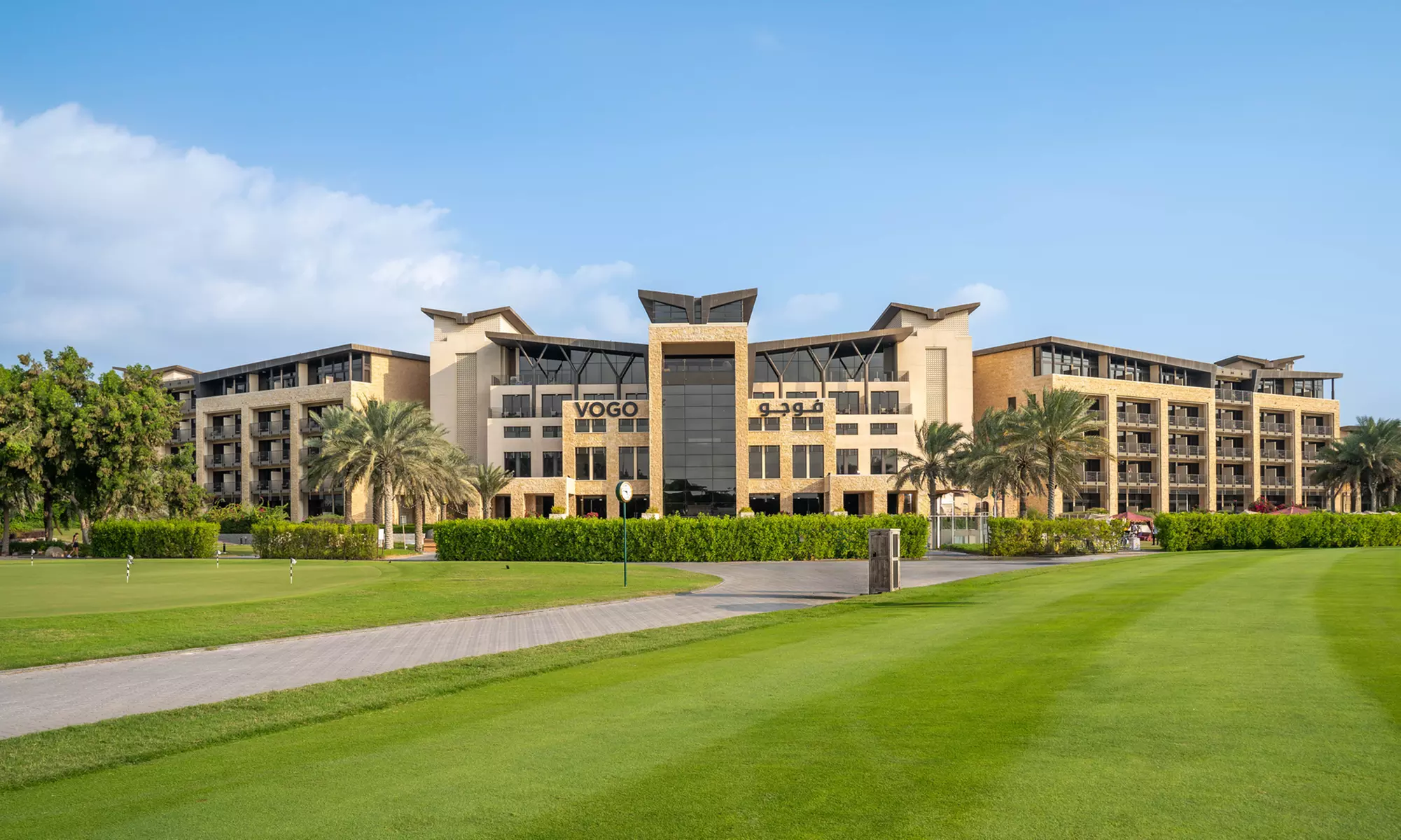 Experience Afternoon Tea Delight for 2, 4, or 6 People @a 5-Star Venue