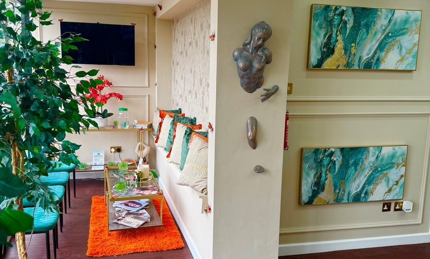 Image 1: Luxury HydraFacial Glass Skin with Optional Boosters & LED Therapy