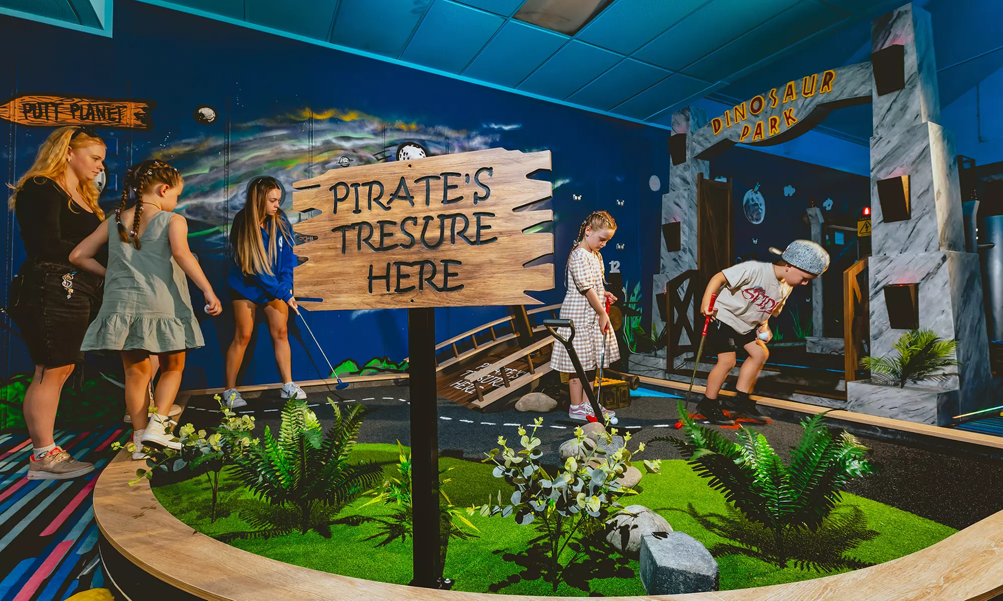 Bis zu 10% Rabatt auf den Golf – Minigolf – Schwarzlicht bei Laserstar Oldenburg