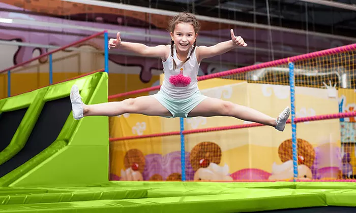 Godzinne wejście do parku trampolin dla 1 lub 2 osób w New Age Jump