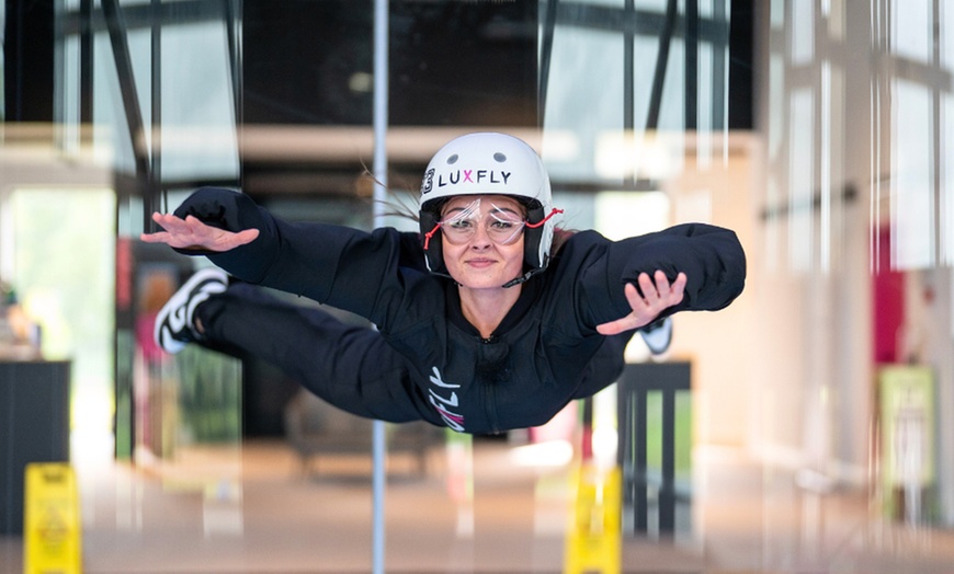 Image 2: Saut en parachute dans le plus grand tunnel aérien d'Europe