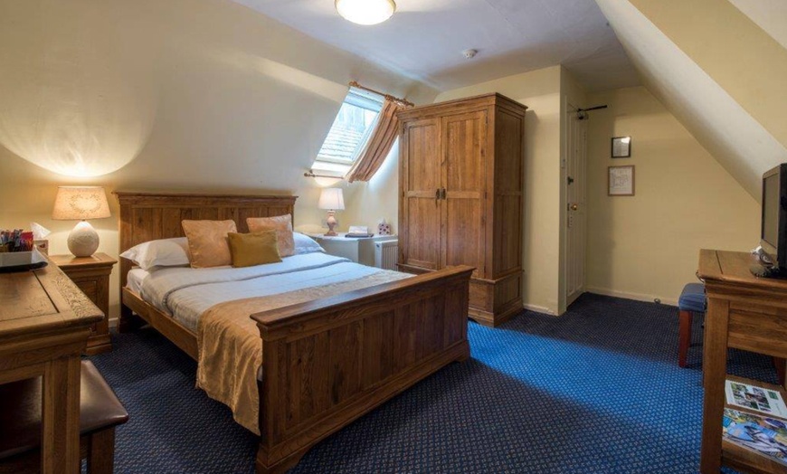 Image 7: Cotswolds: 4* Double Room with Breakfast
