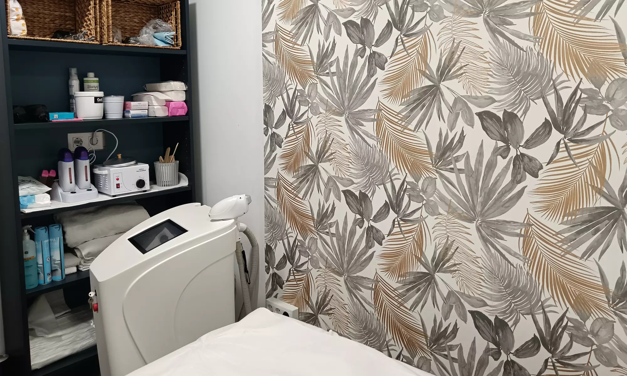 Manicura clásica con esmaltado normal o semipermanente