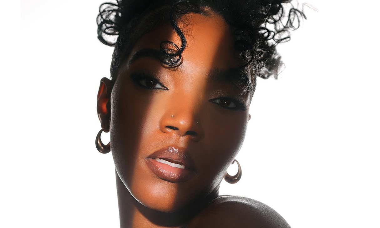 In-Studio Photography Packages: 2 or 3 Looks or Full Glam-up Service