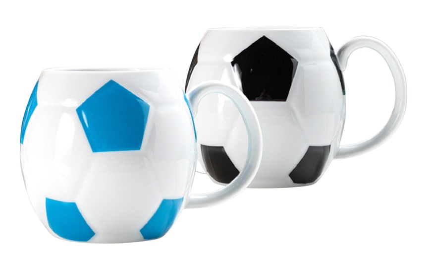 Image 1: Tasse à bière en forme de ballon de football