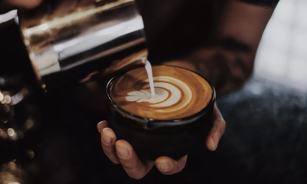 Latte-Art-Schulung inkl. Zertifikat & Drinks für 1 oder 2 Personen