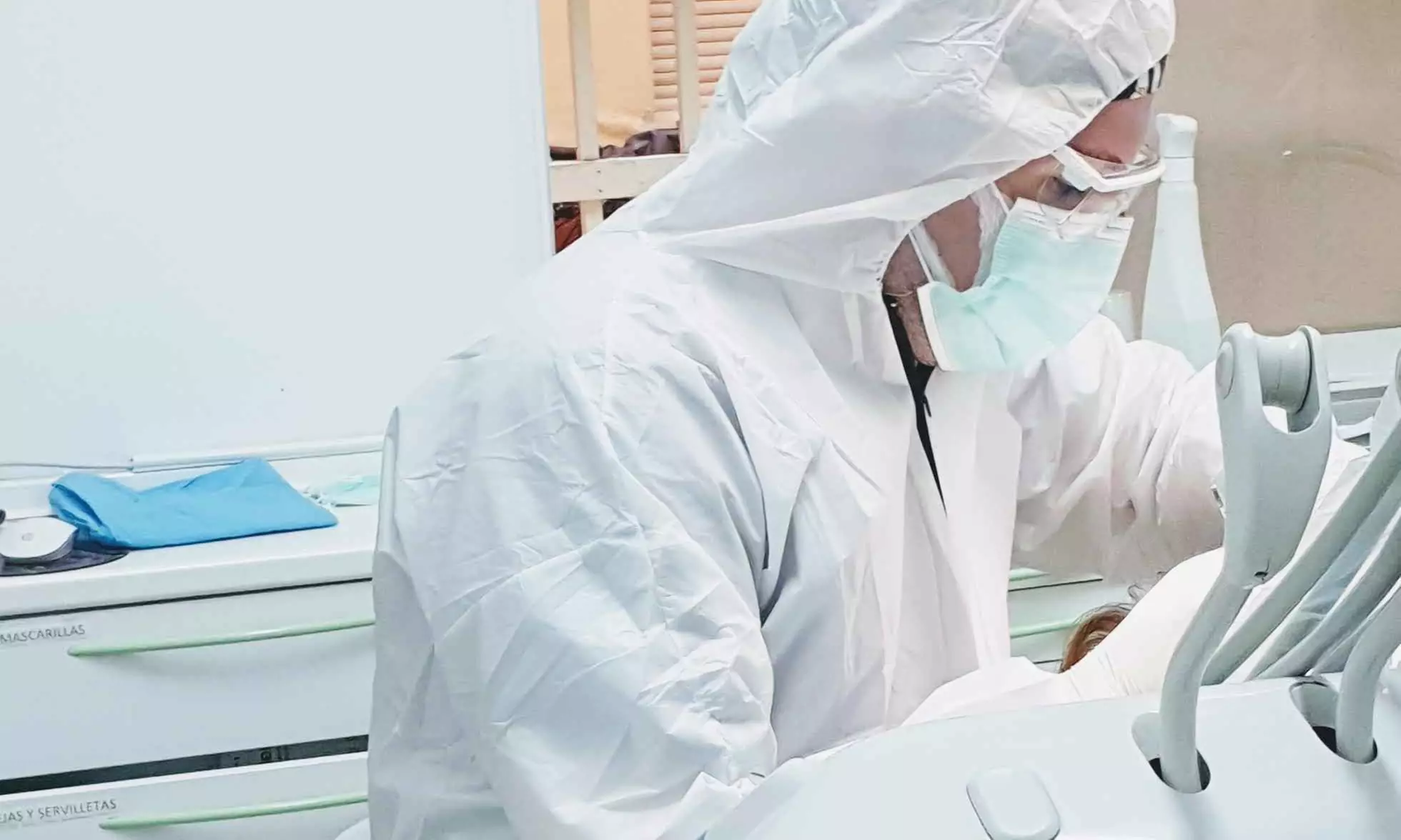 Sesiones de blanqueamiento LED con limpieza bucal y fluorización