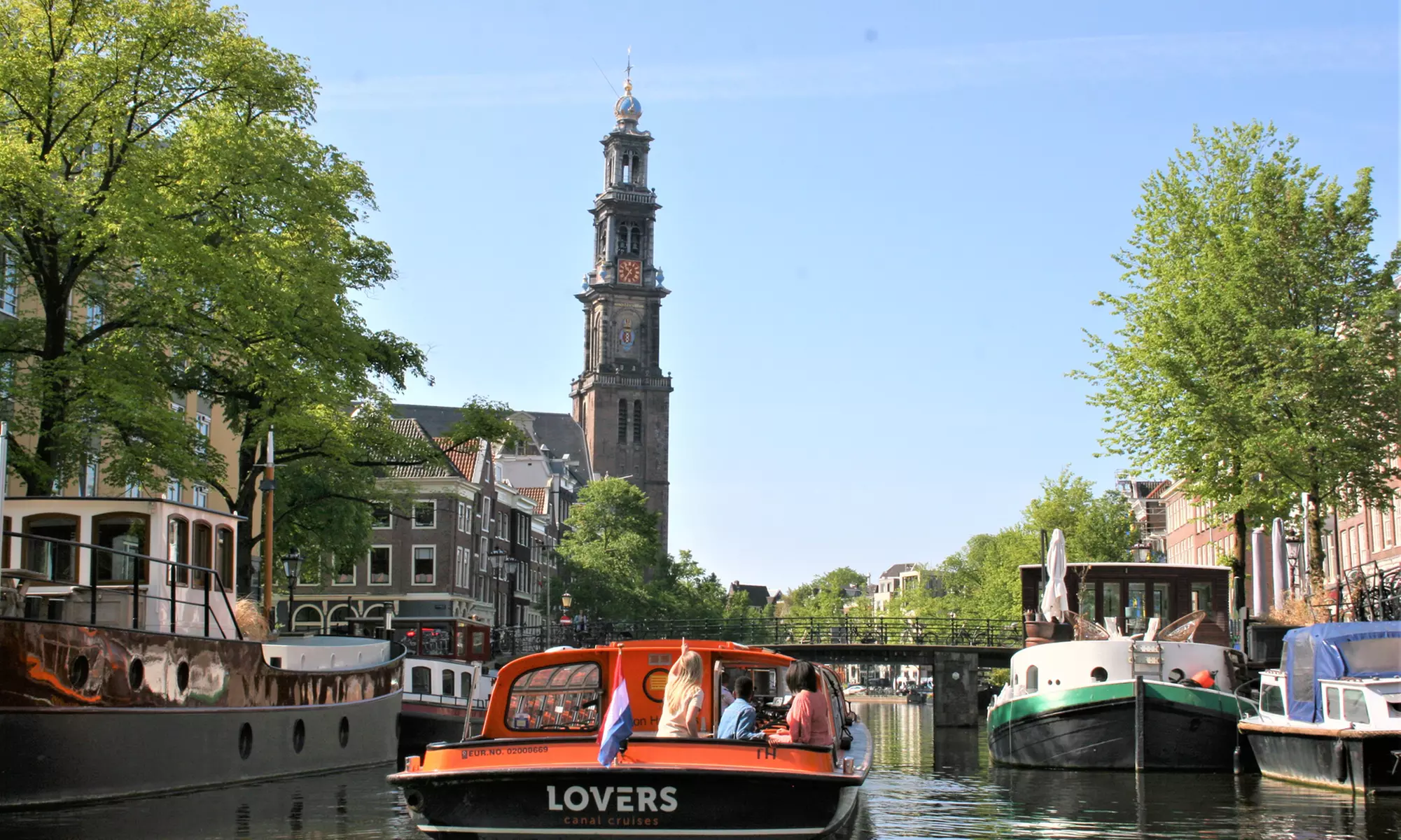 Erkunde tagsüber oder abends die ikonischen Grachten von Amsterdam