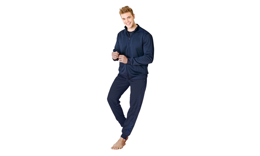 Image 8: Tuta homewear felpata ALV di Alviero Martini