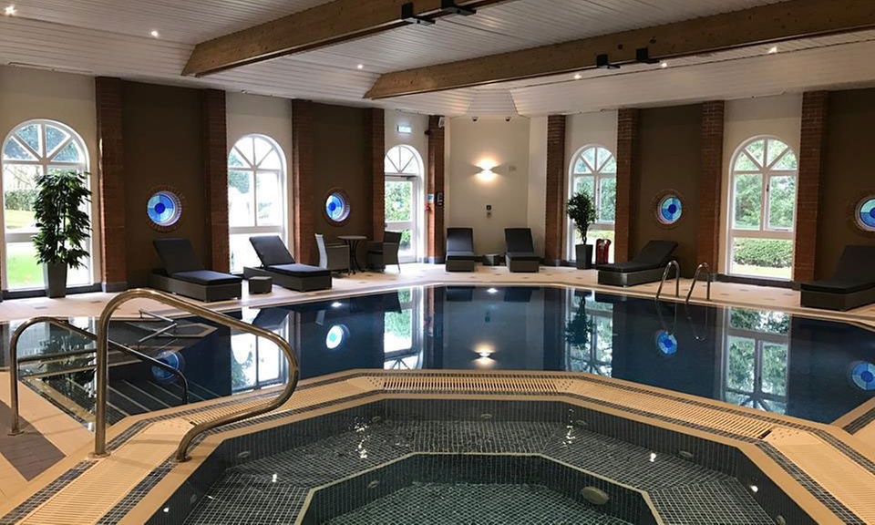 Surrey: 1- or 2-Night Stay with Breakfast