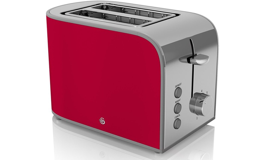 Image 5: Swan Retro Toaster