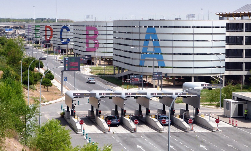 Image 4: Descuentos de hasta el 35% para un parking oficial de aeropuertos AENA