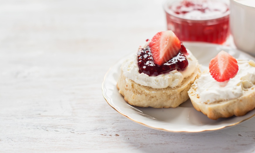 Image 3: Afternoon Tea at Mercure Manchester Piccadilly Hotel