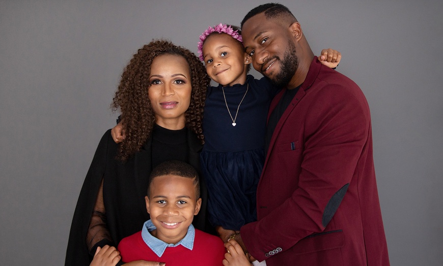 Image 1: 1 portrait de famille dans 1 studio photo avec Mon portrait de famille