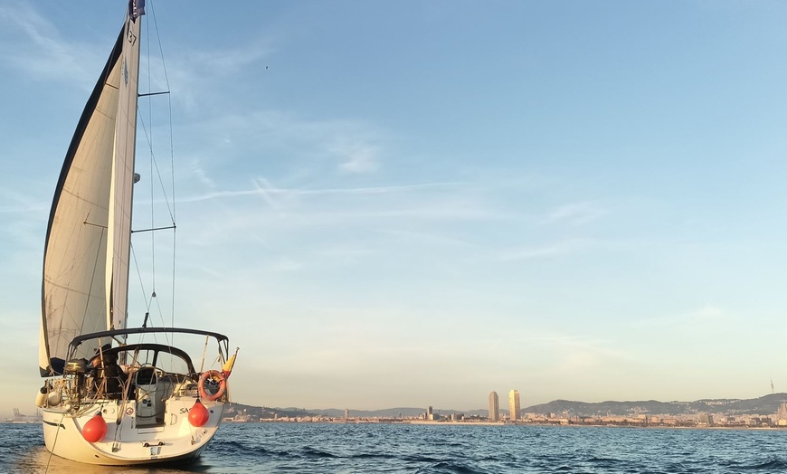 Image 2: 1 hora de paseo en velero privado para 2 o hasta 3 horas para 2 a 7