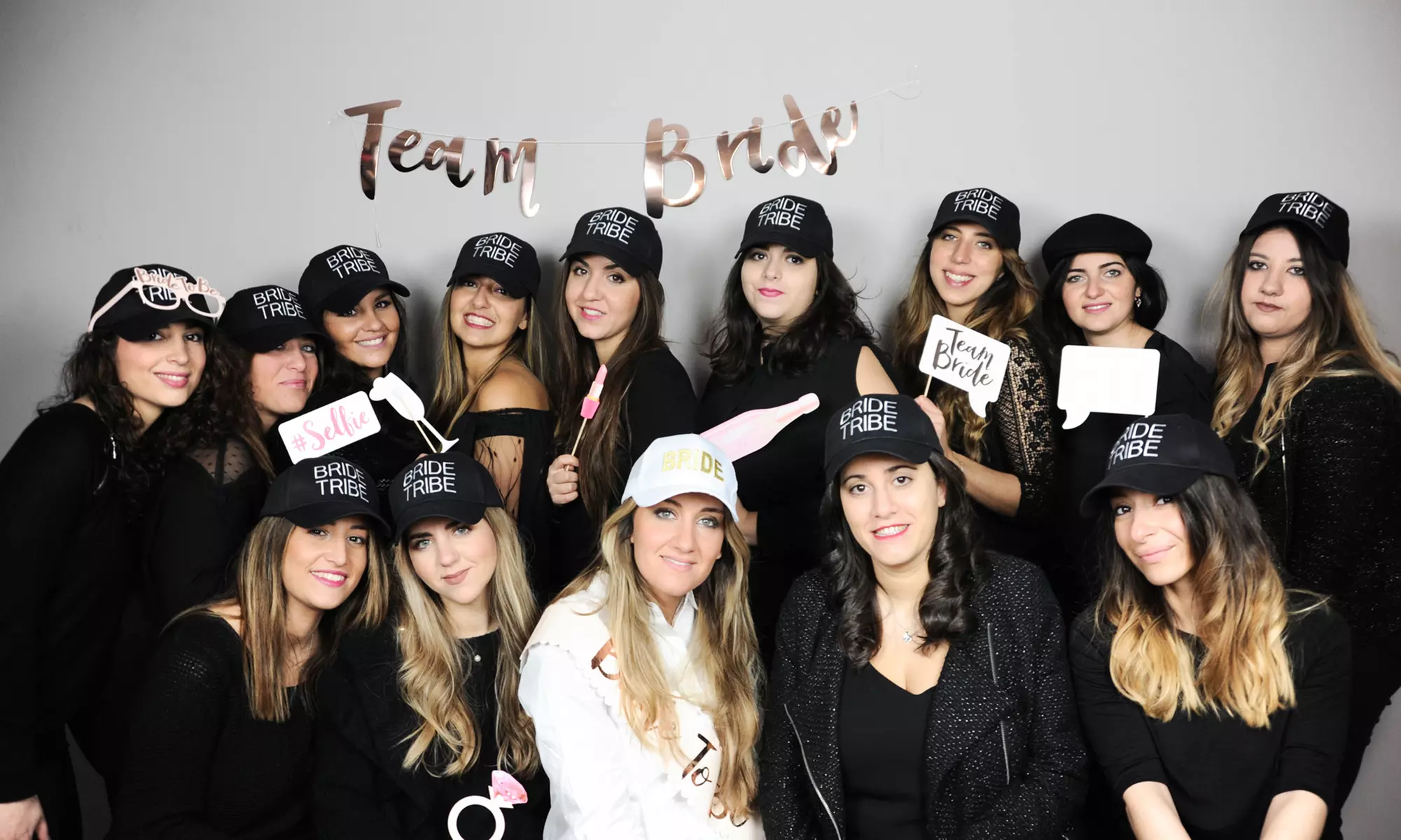 Shooting anniversaire ou enterrement de vie de jeunesse avec Stephanie Rousselle - Primary Image