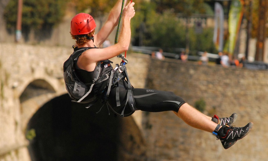 Image 3: Lanci in teleferica sulle mura di Bergamo Alta 