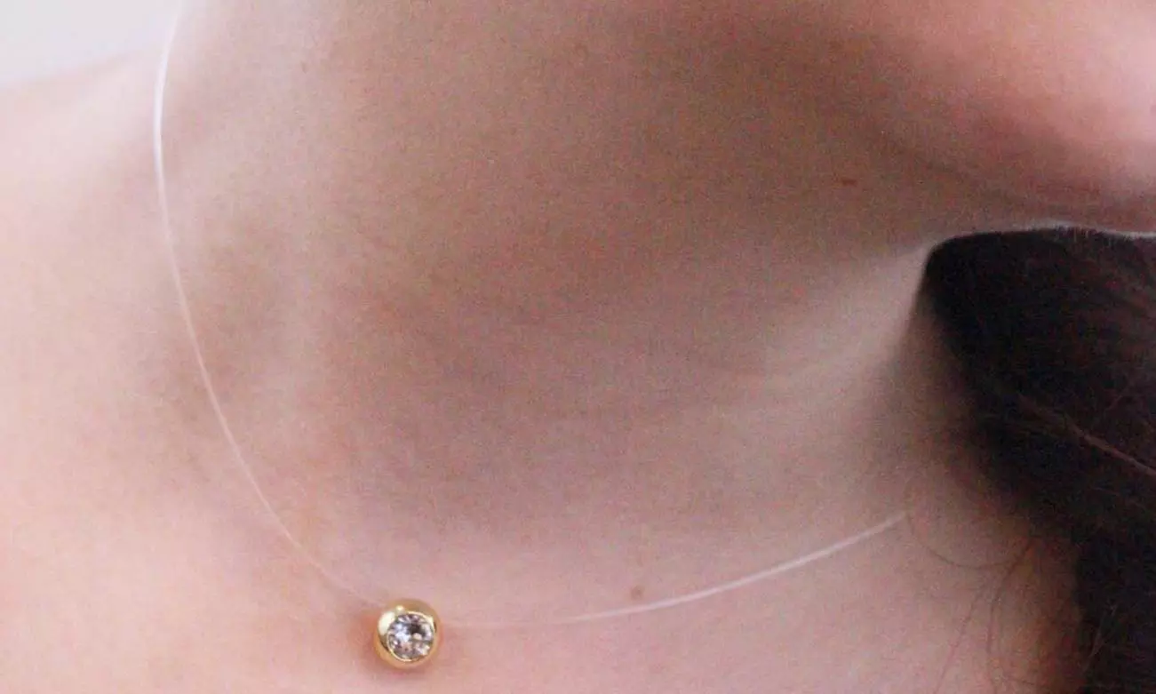 Collane, orecchini e bracciali con cristalli