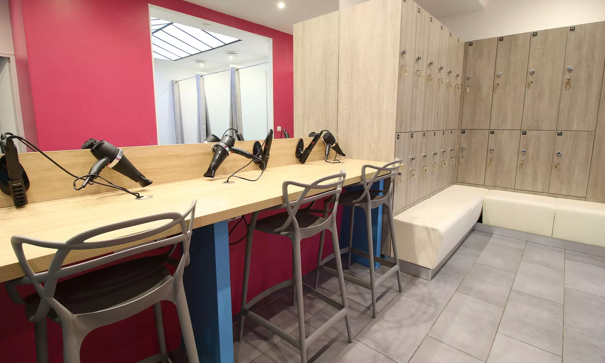 Séances d'aquabike dans un centre de bien-être féminin