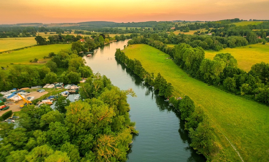 Image 5: Wild Pig Hot Air Balloon Flight with Champagne