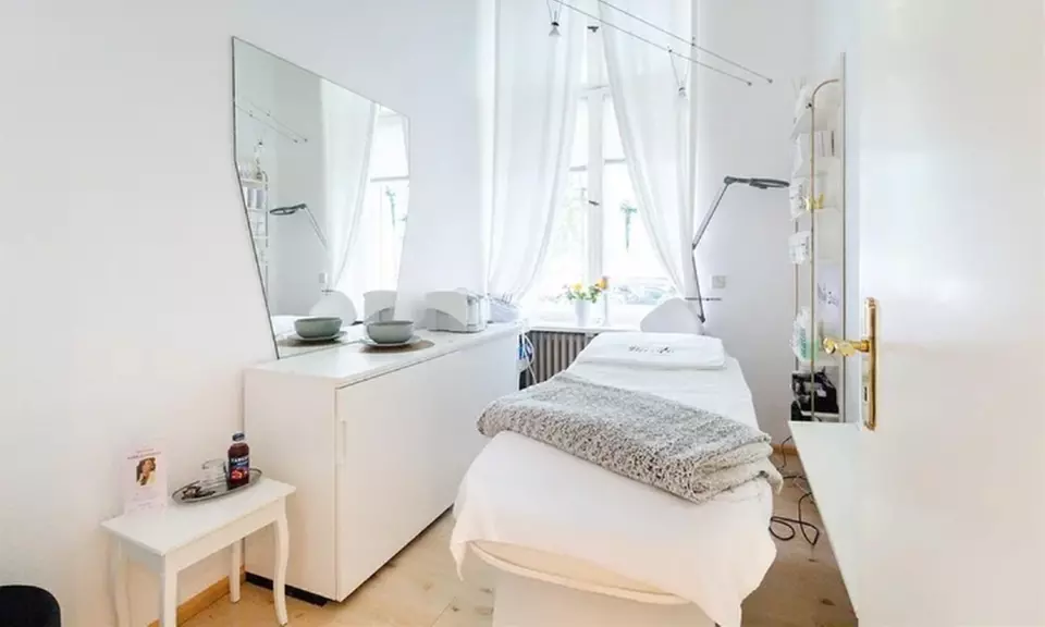 1x oder 2x 60 Min. BB Glow Behandlung für das Gesicht für 1 Person