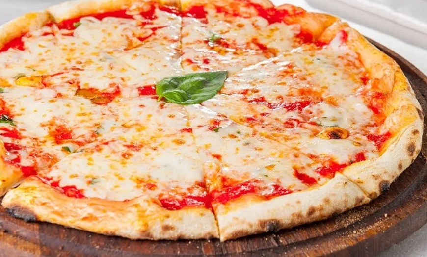 Image 1: Menù pizza con dolce e bibita per 2 o 4 persone da Number One