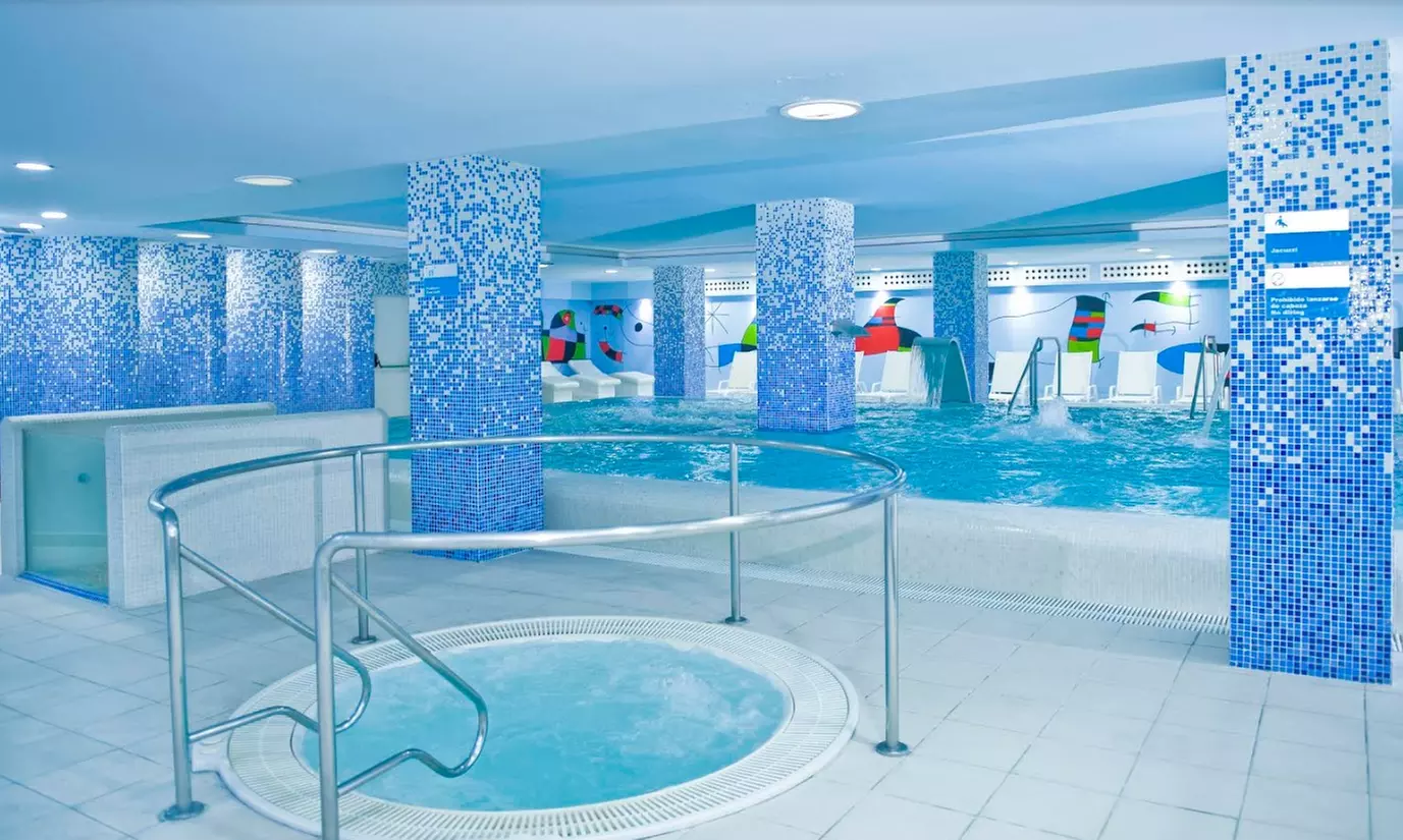 Circuito de spa de 2 horas con opción a masaje, buffet o ambos para 2