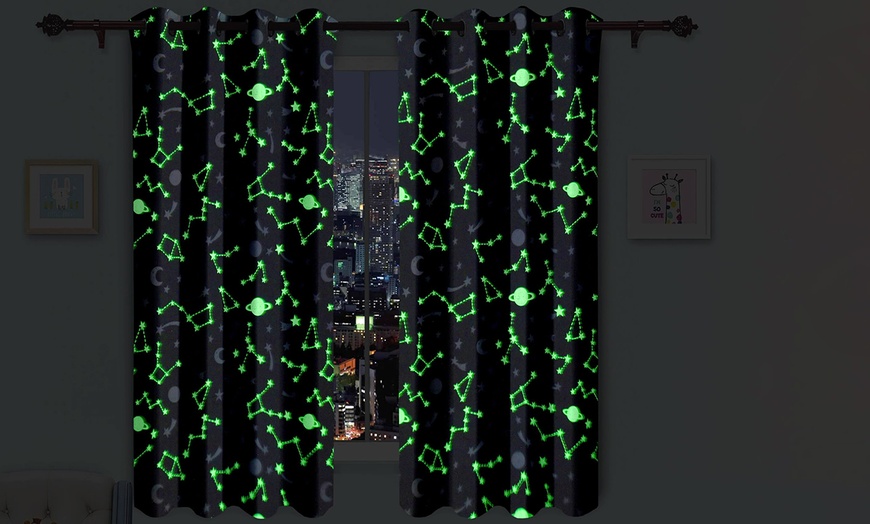 Image 4: Glow-In-The-Dark Curtains