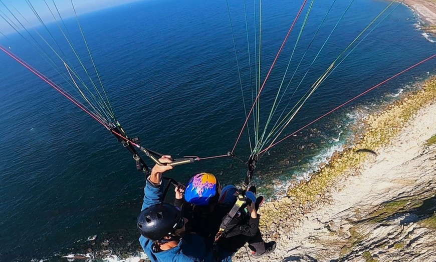 Image 1: ¡Vuela alto y libre! Descubre el cielo con iParapente